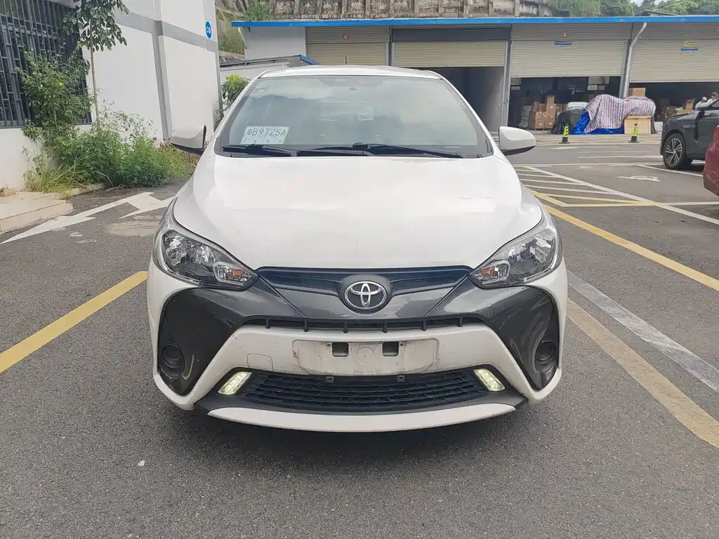 Toyota Yaris L 2017 — фото 2
