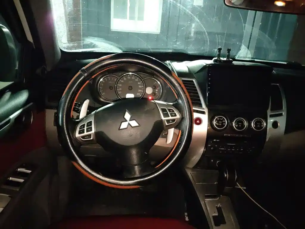 Mitsubishi Pajero Sport 2015 — фото 3