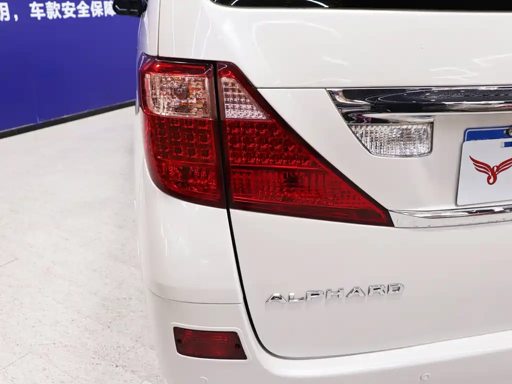Toyota Alphard 2011 — фото 12