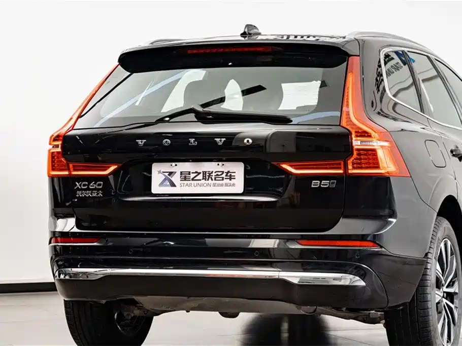 Volvo XC60 2025 — фото 8
