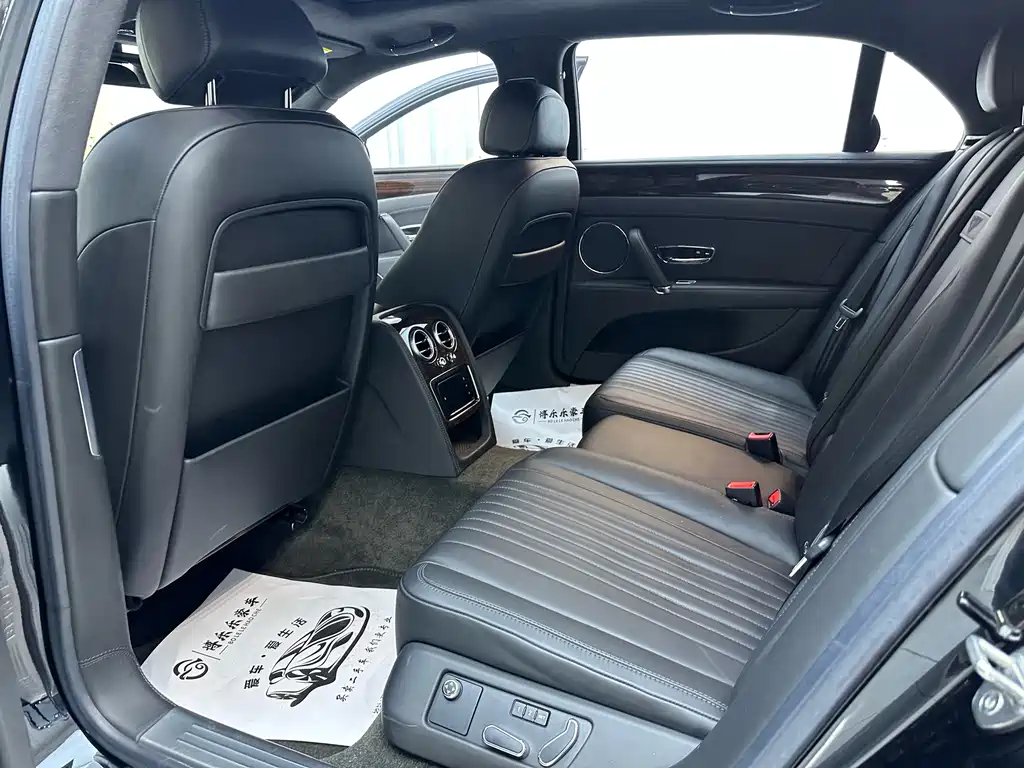 Bentley Flying Spur 2018 — фото 14