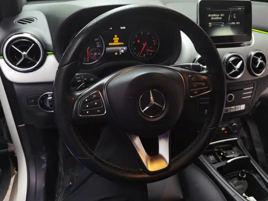 Mercedes-Benz B-Class 2016 — фото 15