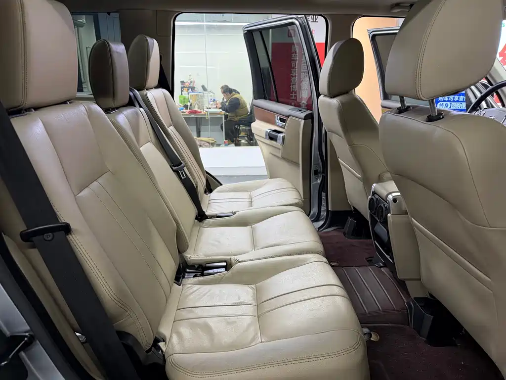 Land Rover Discovery 2017 — фото 10