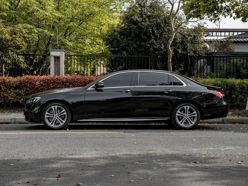 Mercedes-Benz E-Class 2022 — фото 3
