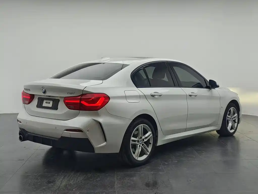 BMW 1 Series 2019 — фото 13