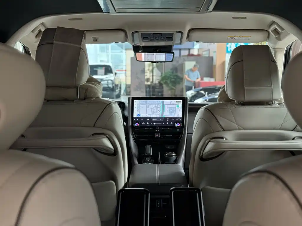 Toyota Alphard 2024 — фото 23