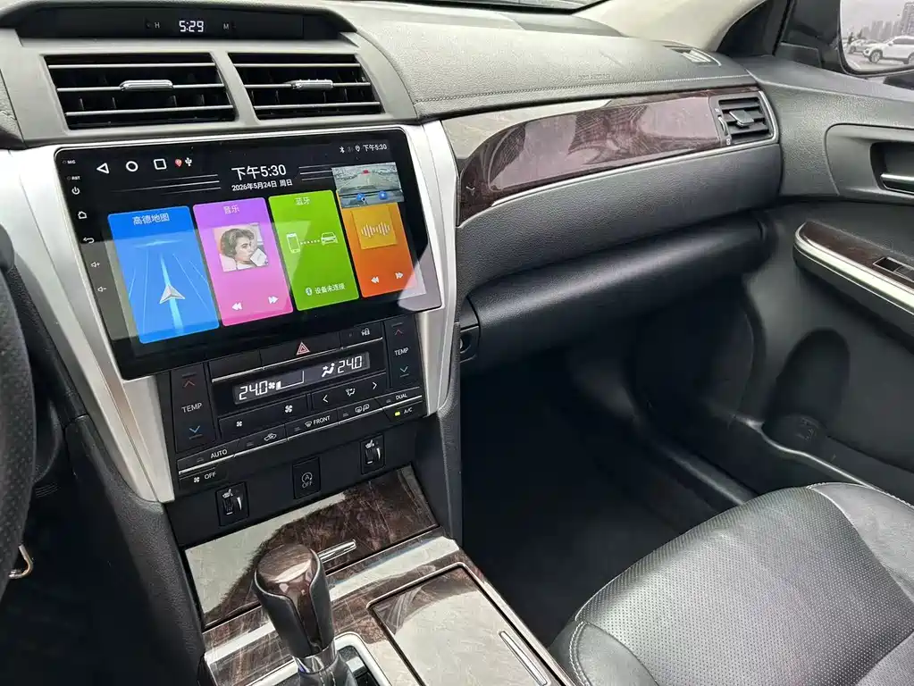 Toyota Camry 2017 — фото 19