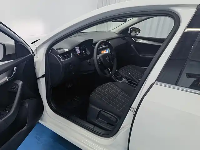 Skoda Octavia 2019 — фото 13