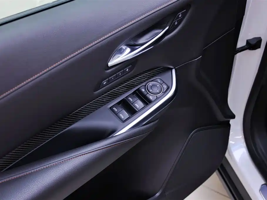 Cadillac XT4 2020 — фото 16
