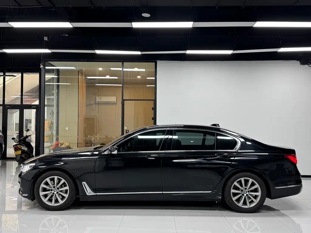 BMW 7 Series 2017 — фото 3