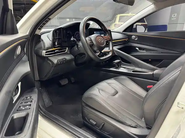 Hyundai Elantra 2023