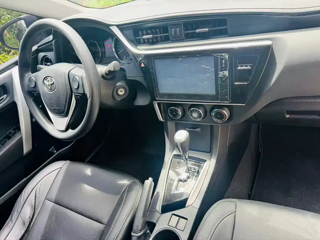Toyota Corolla 2017 — фото 12