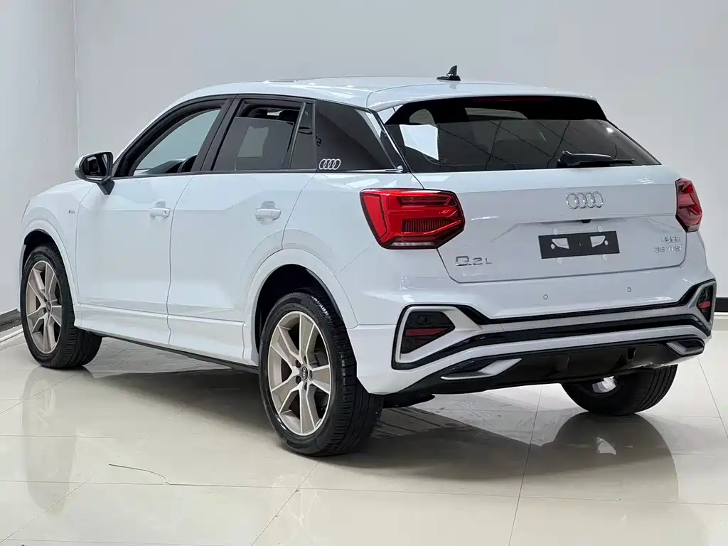 Audi Q2L 2023