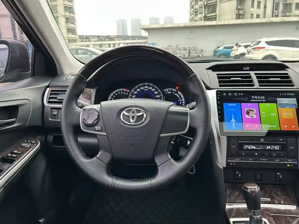 Toyota Camry 2017 — фото 16