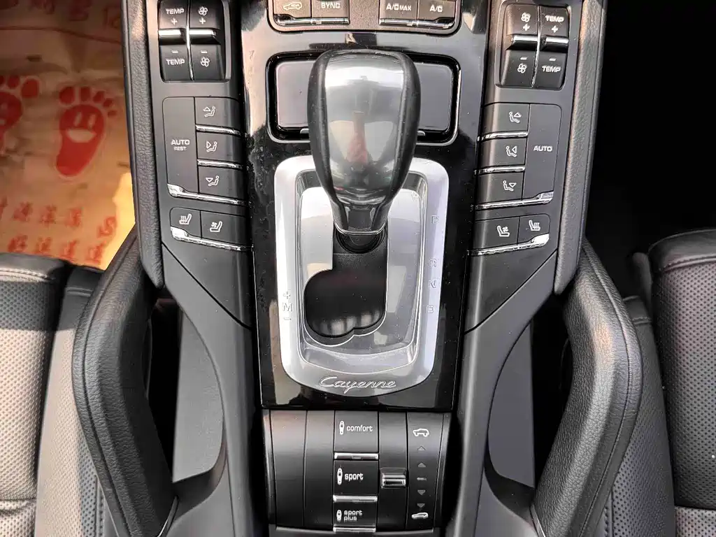 Porsche Cayenne Hybrid 2018 — фото 17