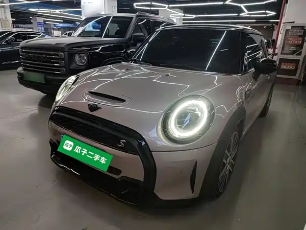 MINI MINI 2023