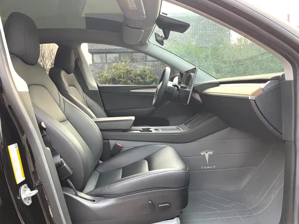 Tesla Model Y 2023 — фото 9