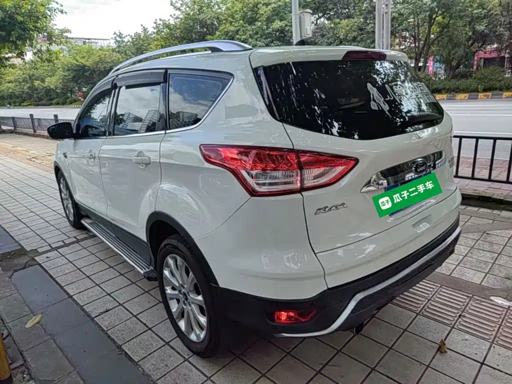 Ford Kuga 2016 — фото 23