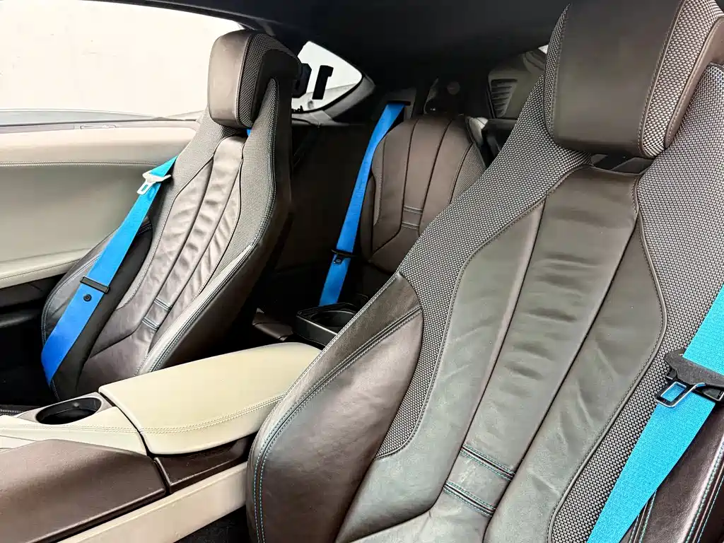 BMW i8 2017 — фото 9