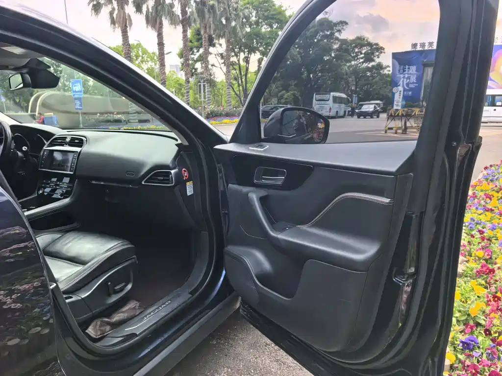 Jaguar F-PACE 2018