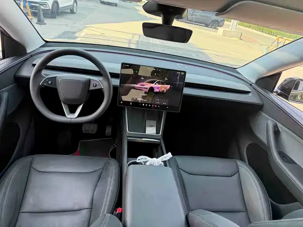 Tesla Model Y 2025