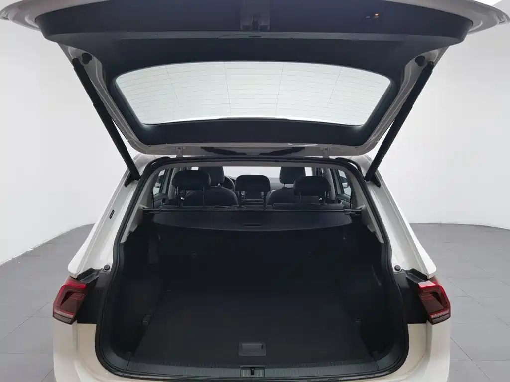 Volkswagen Tiguan L 2017 — фото 16