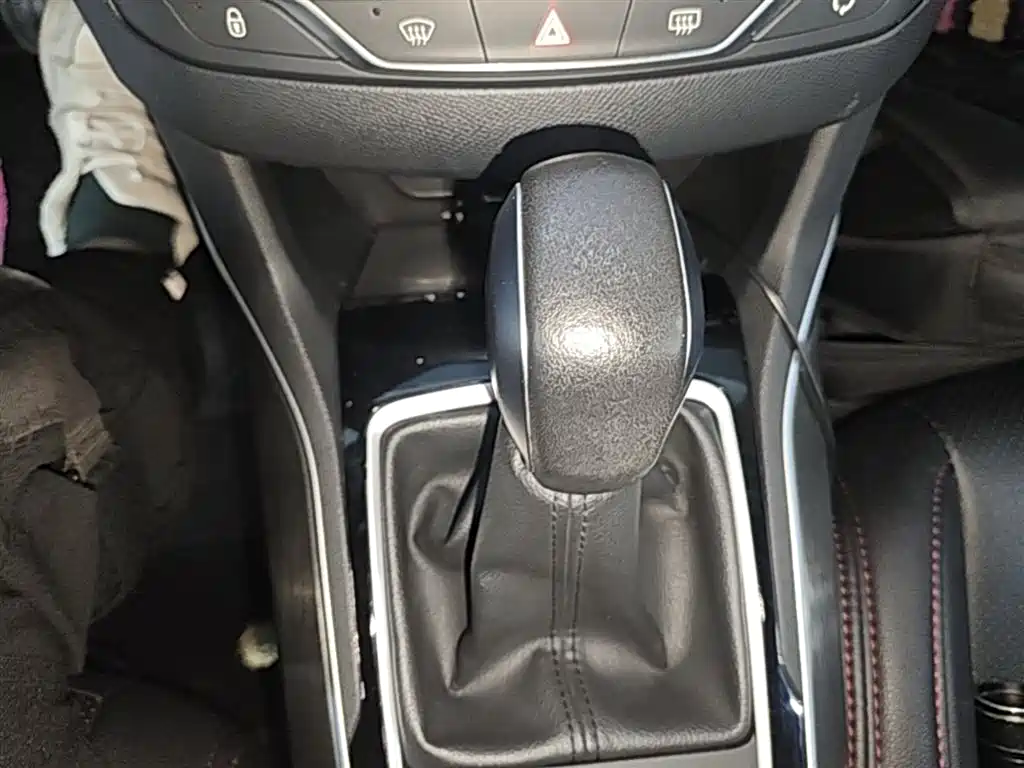 Peugeot 408 2017 — фото 14