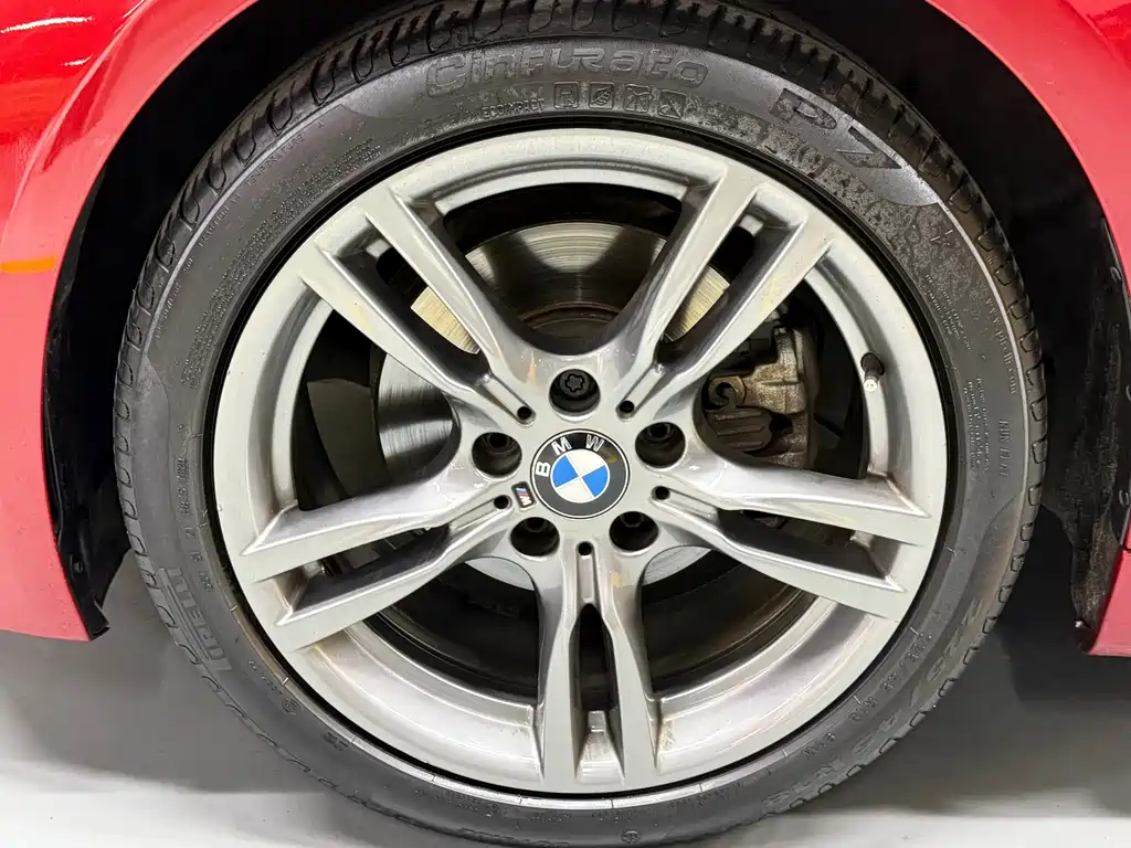 BMW 3 Series 2018 — фото 26