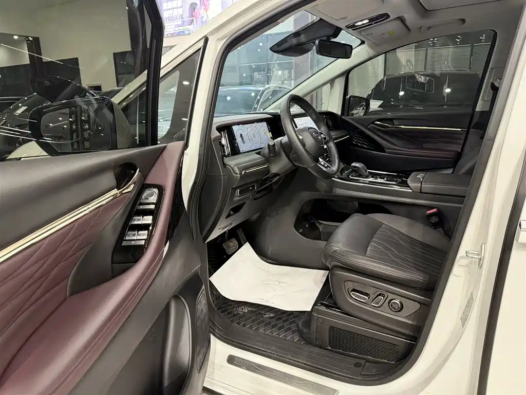 GAC Motor Trumpchi M8 2024 — фото 12
