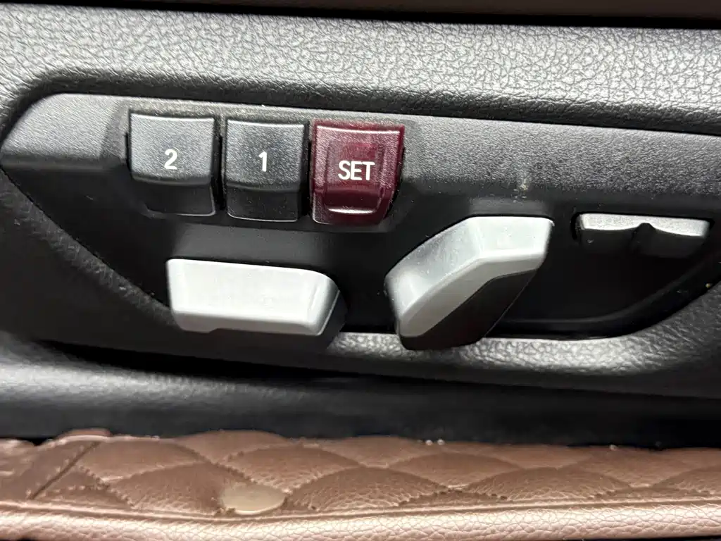 BMW 3 Series 2018 — фото 18