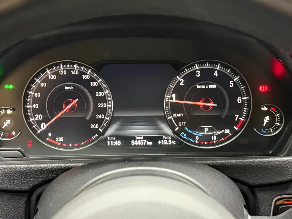 BMW 3 Series 2018 — фото 23