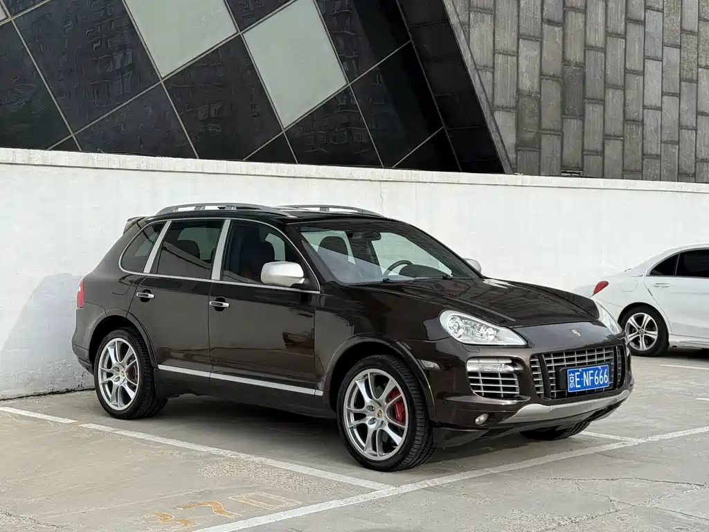 Porsche Cayenne 2010 — фото 3