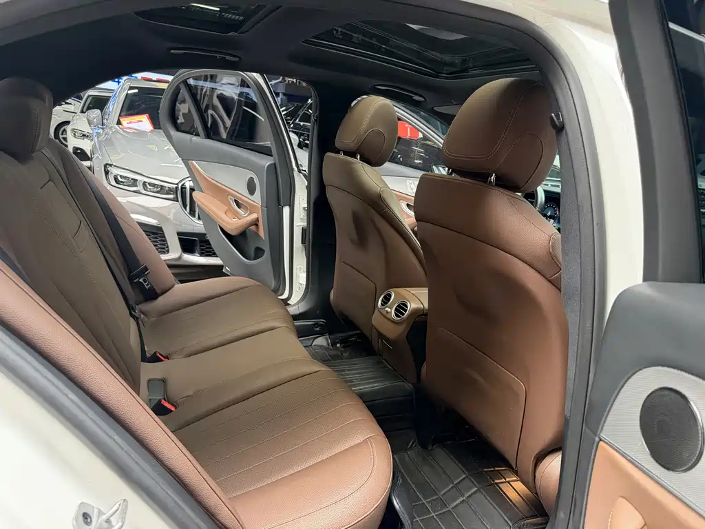 Mercedes-Benz E-Class 2020 — фото 15