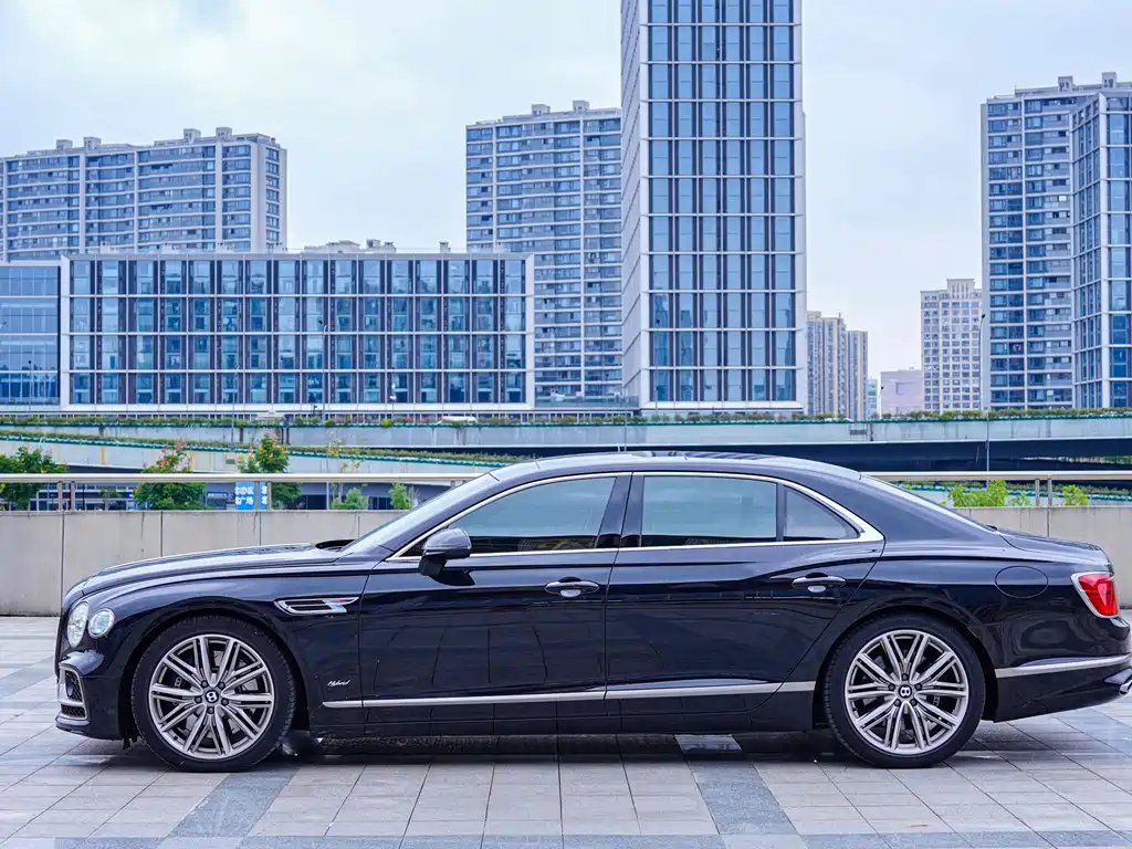 Bentley Flying Spur PHEV 2023 — фото 24