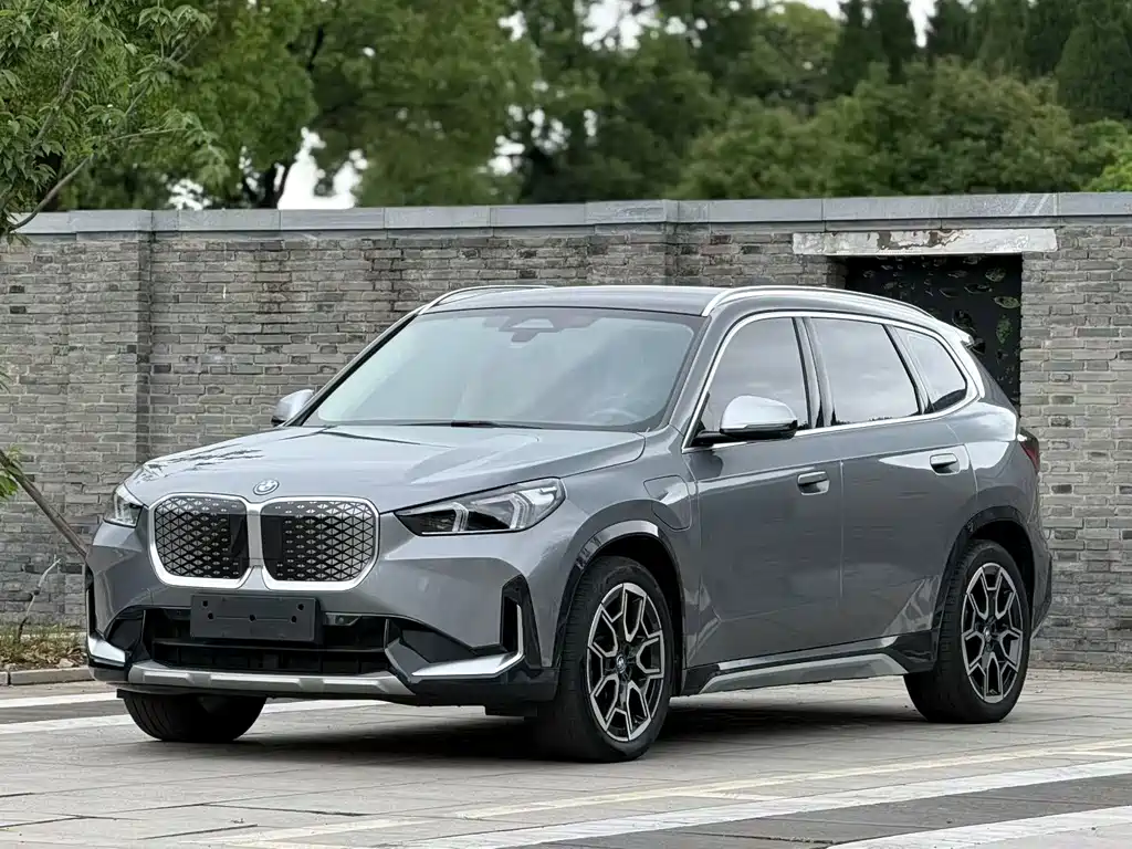 BMW iX1 2024 — фото 1