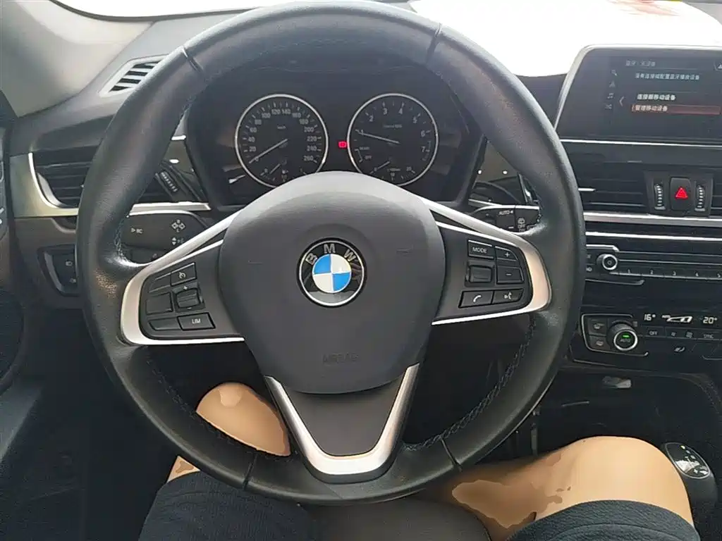 BMW X1 2018 — фото 11
