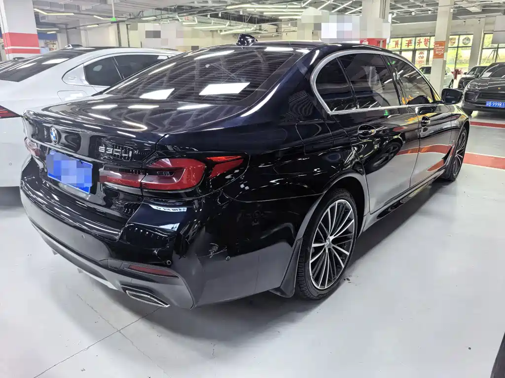 BMW 5 Series 2023 — фото 11