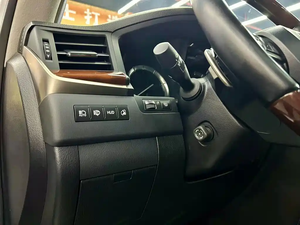 Lexus LX 2023 — фото 7
