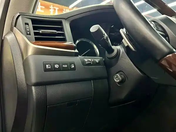 Lexus LX 2023