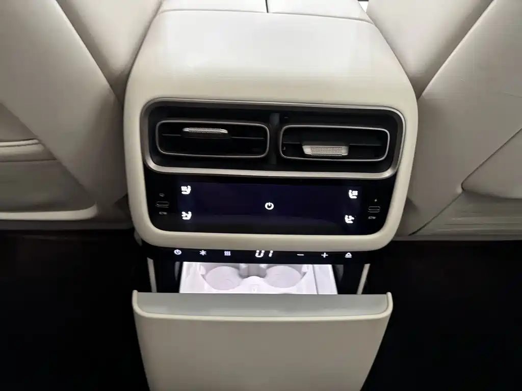 Li Auto i6 2025 — фото 20