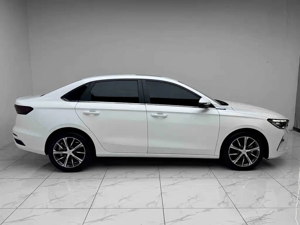 Geely Emgrand 2023