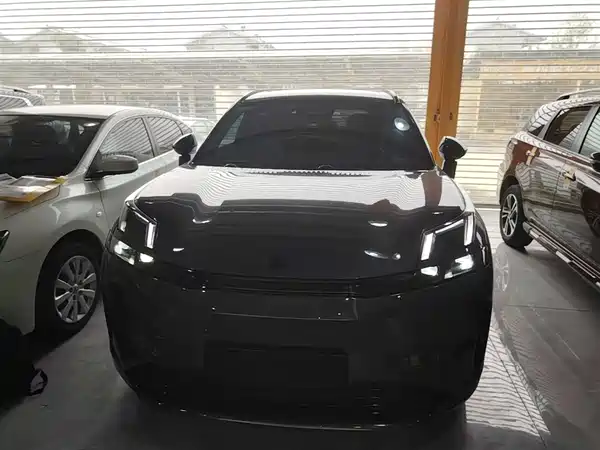 Lynk & Co 08 EM-P 2023