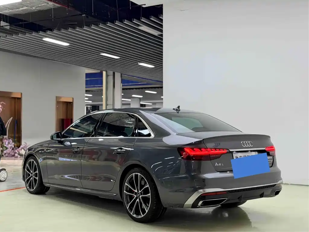 Audi A4L 2021 — фото 10