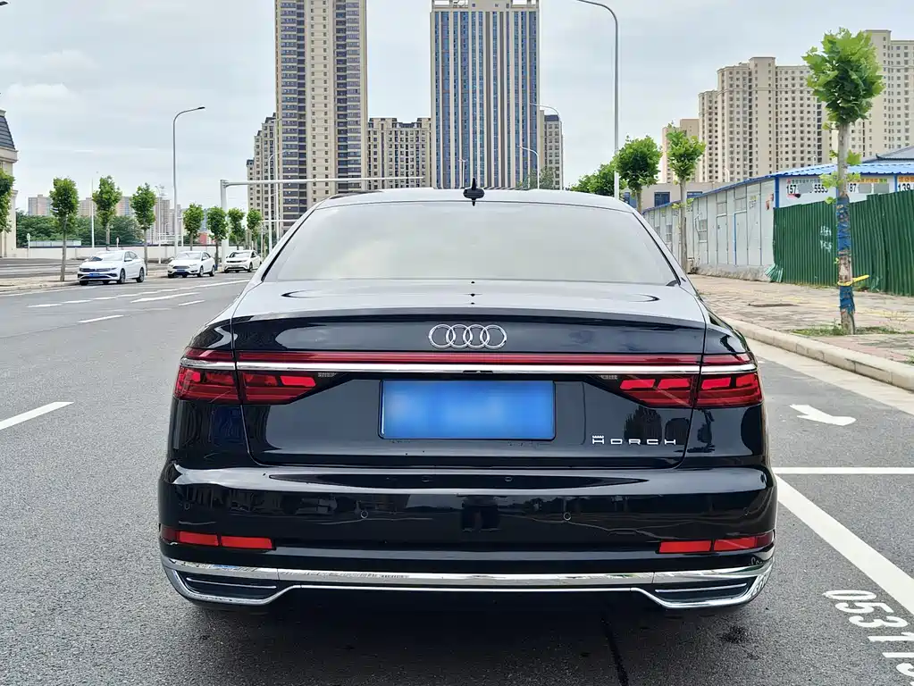Audi A8 2021 — фото 17