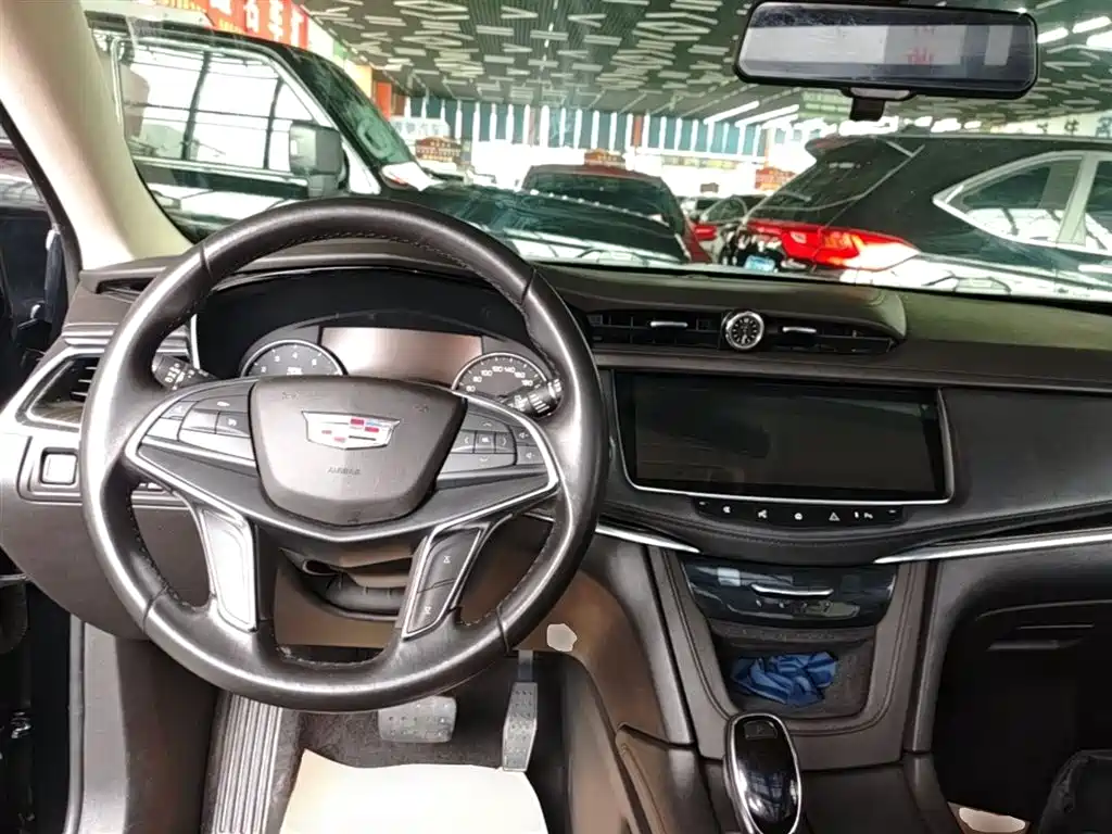 Cadillac XT5 2019 — фото 10