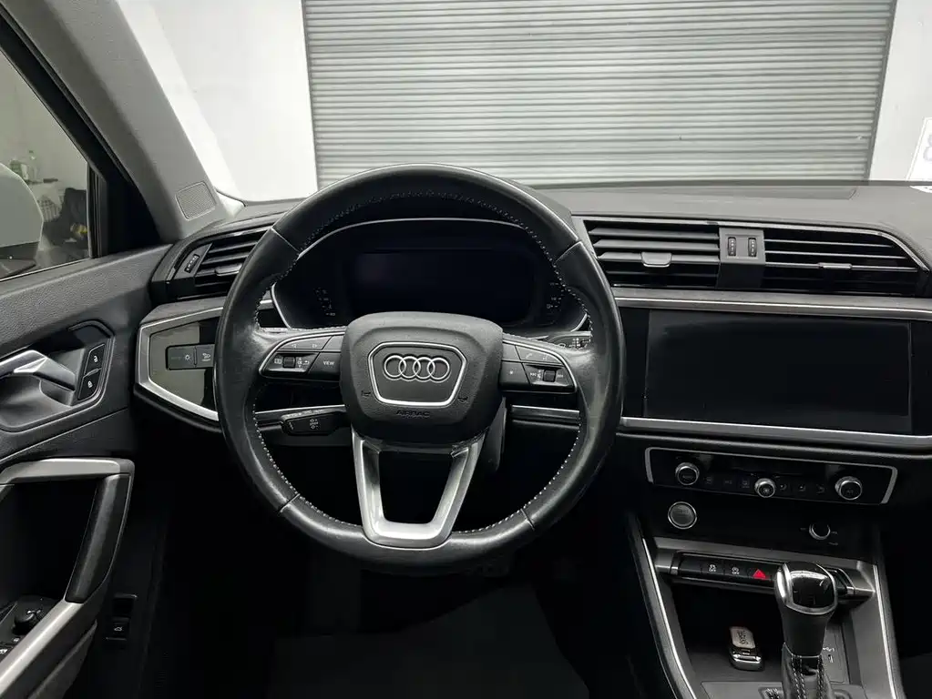Audi Q3 2021 — фото 10