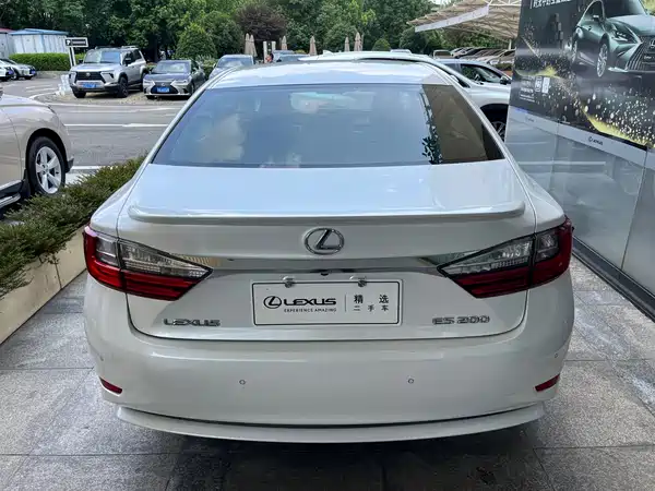 Lexus ES 2016