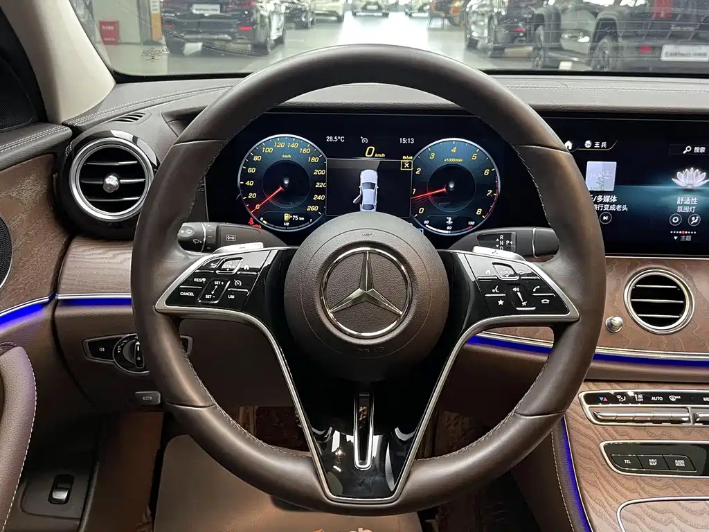Mercedes-Benz E-Class 2023 — фото 17