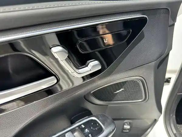 Mercedes-Benz C-Class 2024