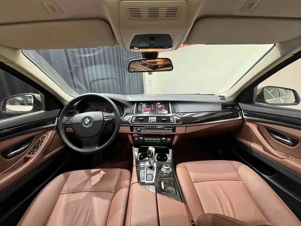 BMW 5 Series 2016 — фото 27